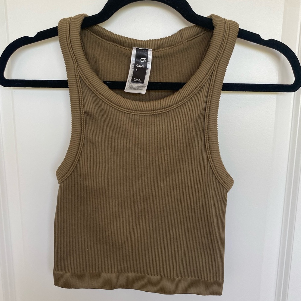 GAP Fit Ribbed Cropped Tank Top
